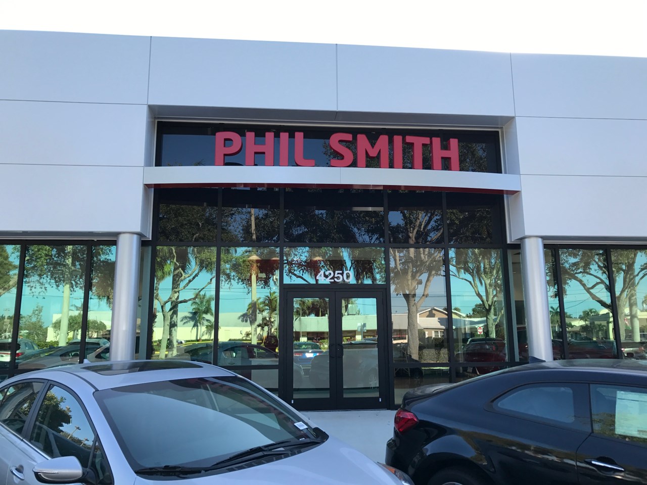 Phil Smith Kia Exterior