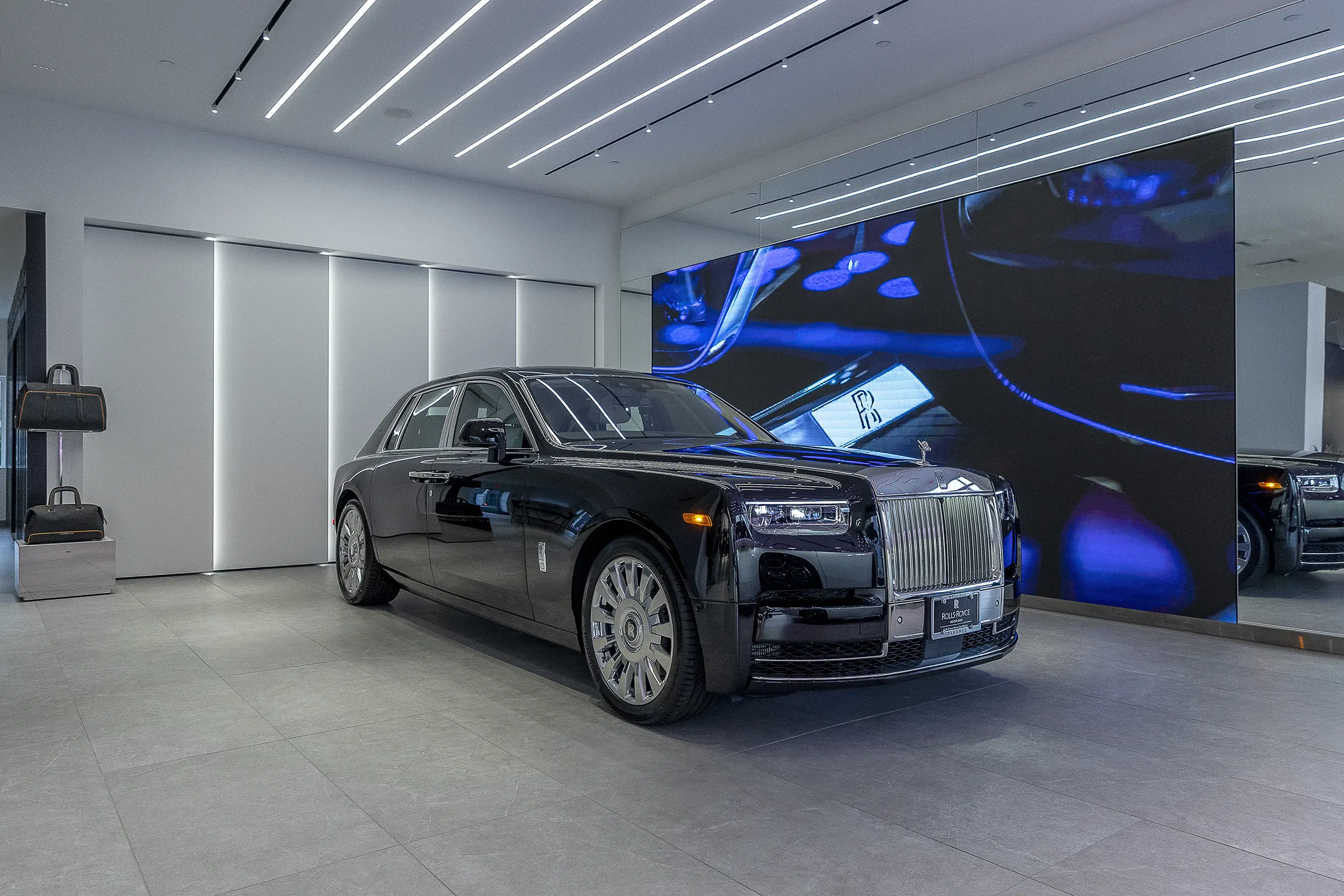 Rolls-Royce Paramus LED wall