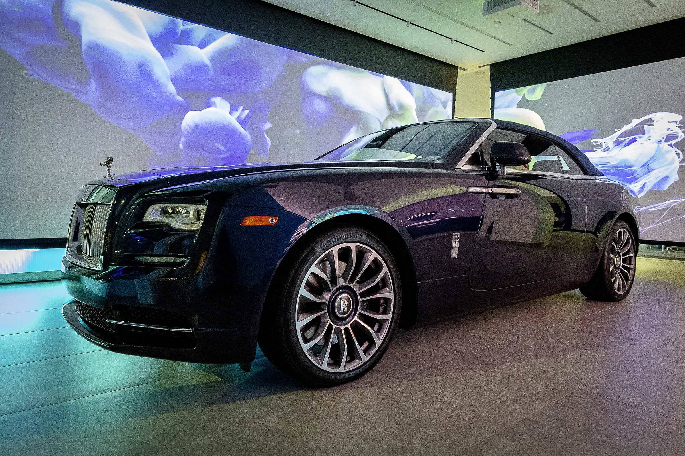 Rolls-Royce Paramus LED wall